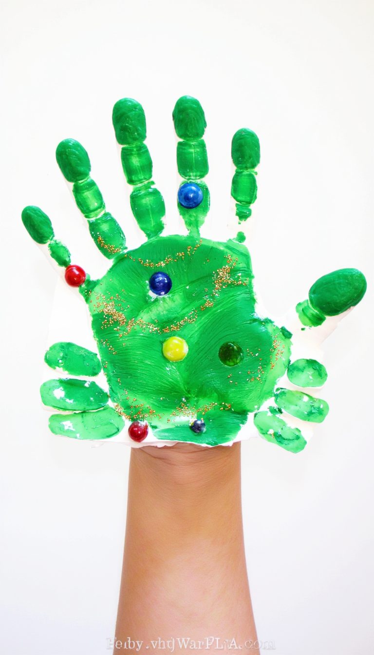 5. Handprint Christmas Tree