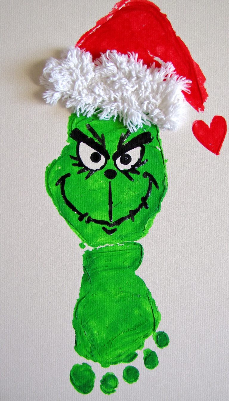 4. Grinch Footprint Wall Hanging