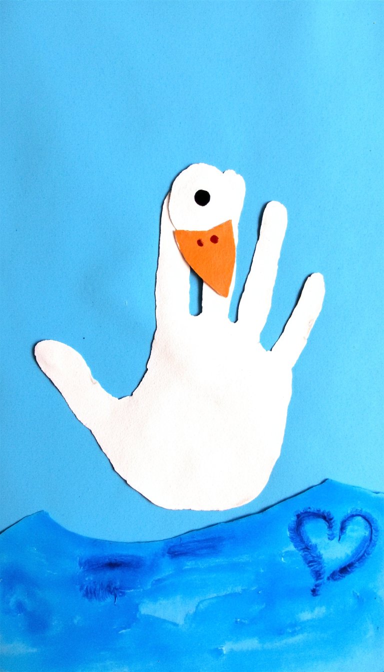 15. Handprint Swan