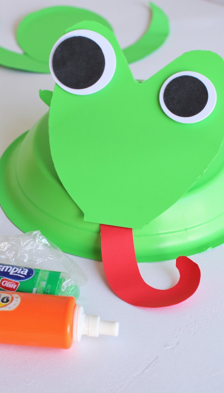 1. The Classic Paper Plate Frog