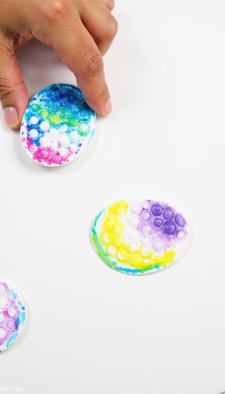 6. Bubble Wrap Printed Easter Eggs