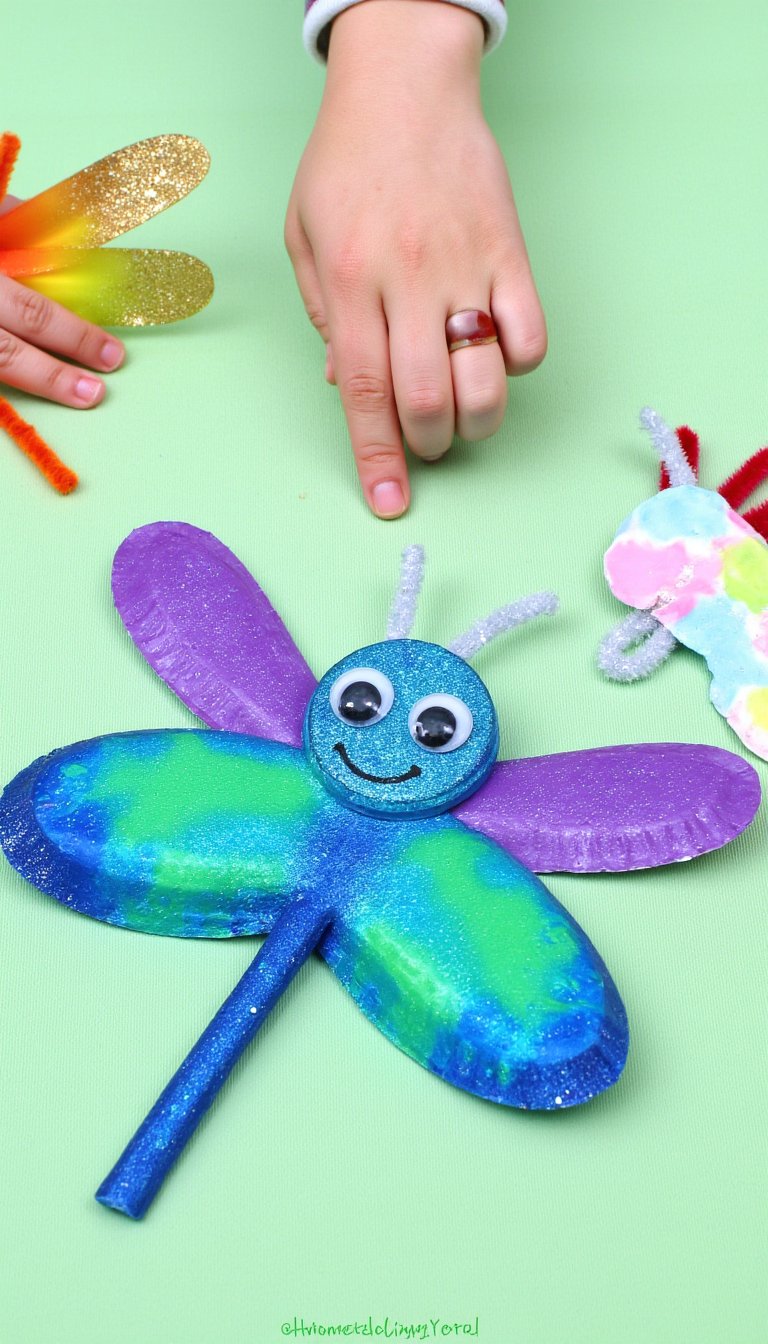 2. Paper Plate Dragonfly Friends