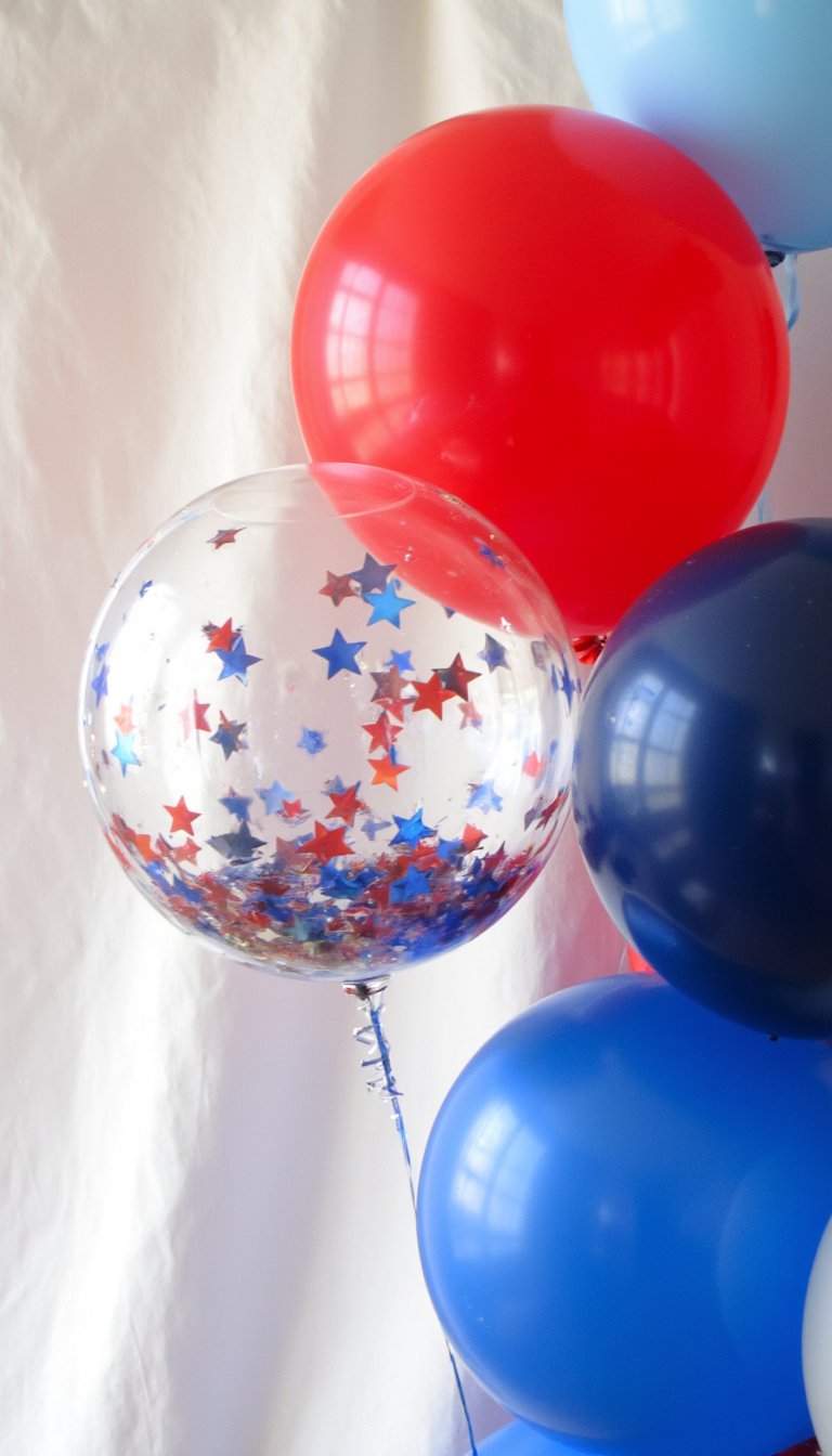 15. Confetti-Filled Balloon Garland